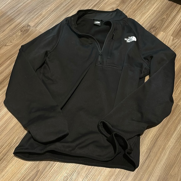 Men’s North face sweatshirt